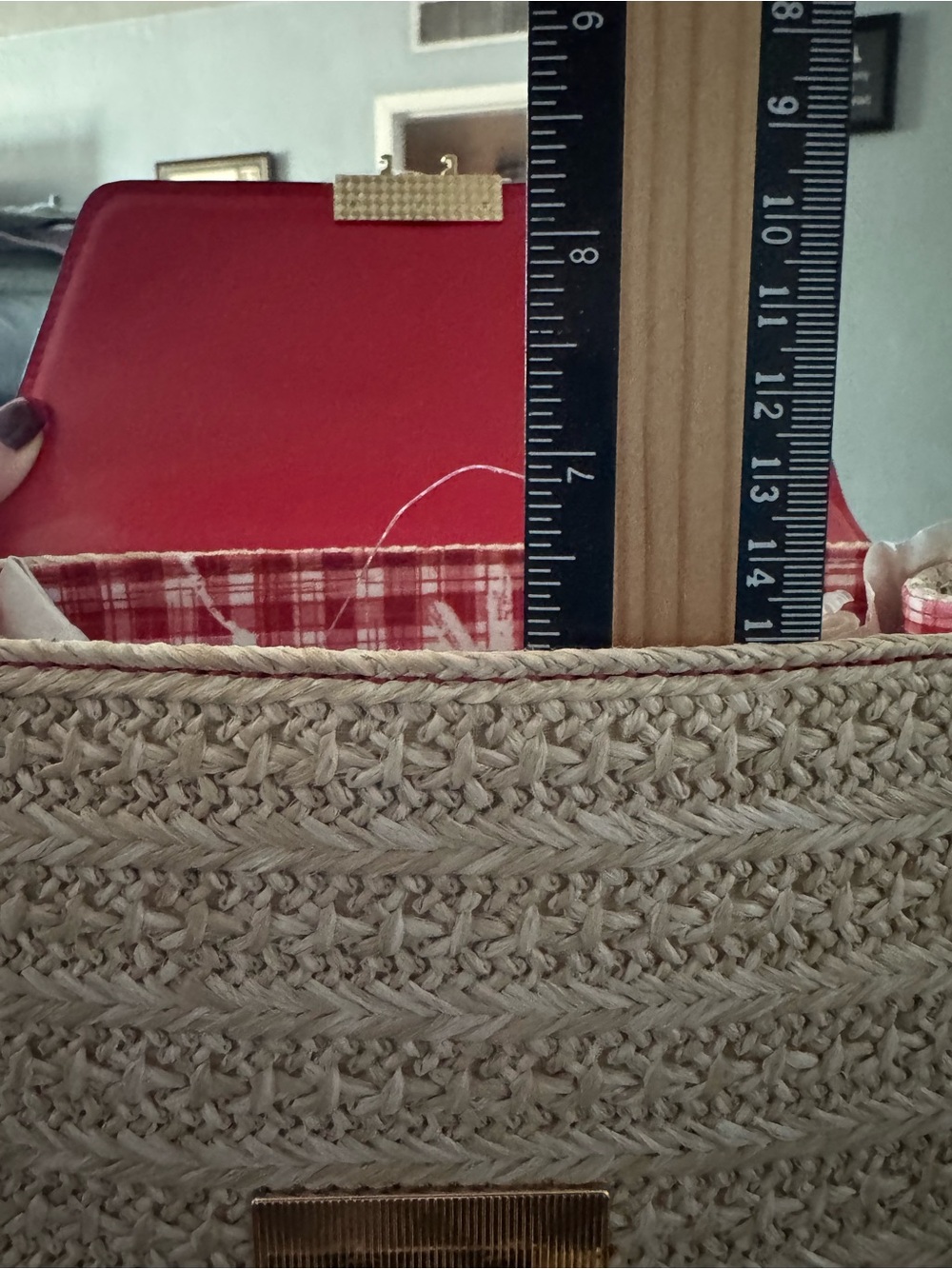 BCBG GENERATIONS Lobster Straw Bag . - Picture 10 of 12